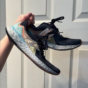 New Balance Black and Blue Athletic Shoes Sleek Design